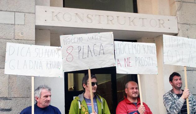 12.05.2014., Split – Prosvjed radnika Konstruktor Inzenjeringa ispred upravne zgrade gradjevinske tvrtke u Svacicevoj ulici zbog neisplacenih osam placa. Photo: Ivana Ivanovic/PIXSELL