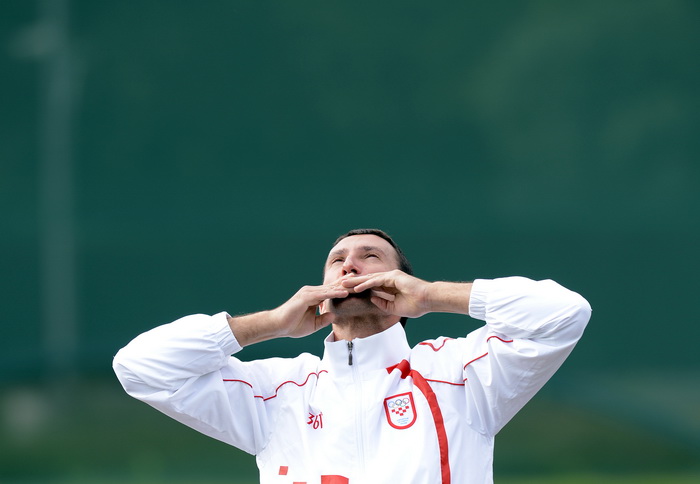 London, 060812.
Hrvatski strijelci Anton Glasnovic i Giovanni Cernogoraz u finalu trapa tijekom Olimpijskih Igara u Londonu.
Na fotografiji: Giovanni Cernogoraz osvojio je zlato.
Foto: Drago Sopta / CROPIX