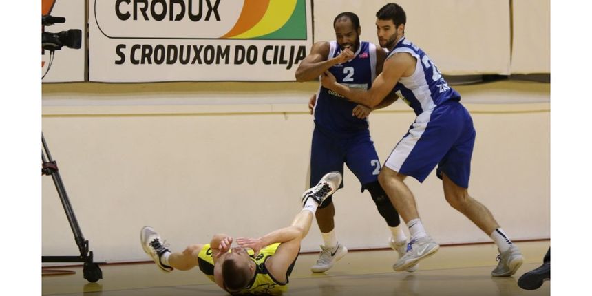 Preston Knowles i Mislav Brzoja nakon incidenta