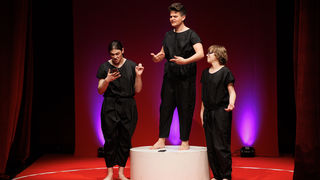 Igrajmo se: Zabranjeno mlađima od 15 strana A