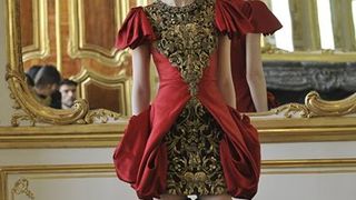 Alexander McQueen jesen/zima 2010/2011 – posljednja kolekcija (Vogue.de)