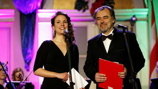 Varazdin, 030212.
U varazdinskom HNK odrzava se 19. Sjajni bal grada Varazdina, koji ugoscuje mnoge poznate uzvanike, od uglednih diplomata, glumaca, gospodarstvenika i politicara.
Pregrst baroknih specijaliteta za ovogodisnji bal spremili su zlatni kuhar Varazdin, 030212.
U varazdinskom HNK odrzava se 19. Sjajni bal grada Varazdina, koji ugoscuje mnoge poznate uzvanike, od uglednih diplomata, glumaca, gospodarstvenika i politicara.
Pregrst baroknih specijaliteta za ovogodisnji bal spremili su zlatni kuhar