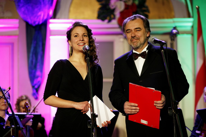 Varazdin, 030212.
U varazdinskom HNK odrzava se 19. Sjajni bal grada Varazdina, koji ugoscuje mnoge poznate uzvanike, od uglednih diplomata, glumaca, gospodarstvenika i politicara.
Pregrst baroknih specijaliteta za ovogodisnji bal spremili su zlatni kuhar Varazdin, 030212.
U varazdinskom HNK odrzava se 19. Sjajni bal grada Varazdina, koji ugoscuje mnoge poznate uzvanike, od uglednih diplomata, glumaca, gospodarstvenika i politicara.
Pregrst baroknih specijaliteta za ovogodisnji bal spremili su zlatni kuhar