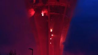 Navijači bakljama obasjali vodotoranj Navijači bakljama obasjali vodotoranj