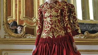 Alexander McQueen jesen/zima 2010/2011 – posljednja kolekcija (Vogue.de)