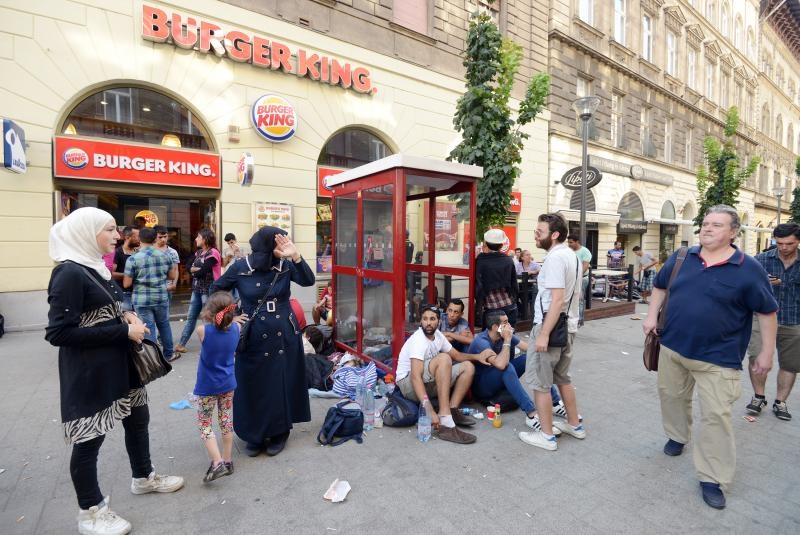 Izbjeglice i imigranti na željezničkom kolodvoru Keleti ulicama Budimpešte, Photo: Marko Jurinec/PIXSELL Izbjeglice i imigranti na željezničkom kolodvoru Keleti ulicama Budimpešte, Photo: Marko Jurinec/PIXSELL