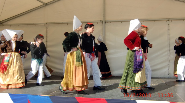 Zadarski karneval 2010: KUD “Druzina” Pag na Narodnom trgu