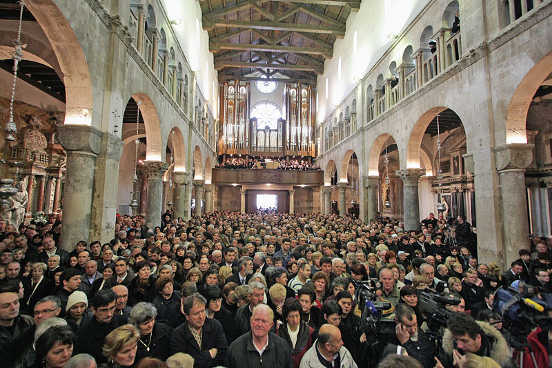 Posljednji ispraćaj nadbiskupa Ivana Prenđe (foto: Marin Gospić)
