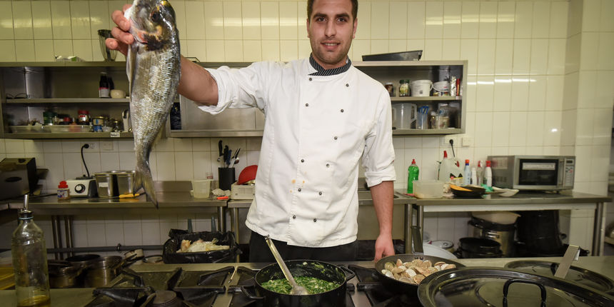 Restoran Niko, Erik Pavin