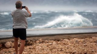 Olujna bura prekinula trajektni promet između Prizne i Žigljena. Photo: Dalibor Urukalović/PIXSELL Olujna bura prekinula trajektni promet između Prizne i Žigljena. Photo: Dalibor Urukalović/PIXSELL
