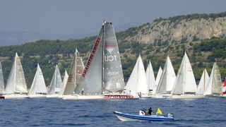 Split, 240911.
Na 80.Mrduja jubilarnoj regati izislo 242 plovila u borbu za veliki trofej. Na startu vjetar nije bio naklonjen jedrilicarima pa su mnogi satima plutali u bonaci.
Na slici: regata.
Foto: Jadran Babic / CROPIX