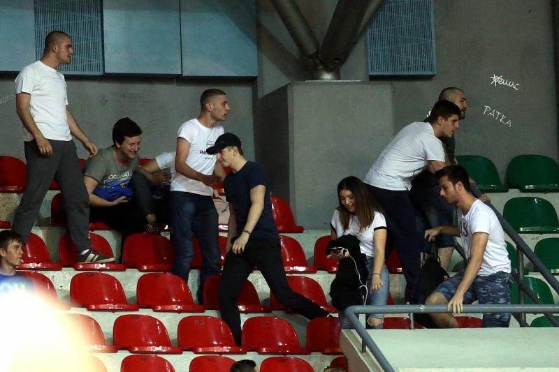 Intervencija policije na tribini s navijačima Zadra na utakmici Cibone i Zadra (80-71). Photo: Goran Stanzl/PIXSELL Intervencija policije na tribini s navijačima Zadra na utakmici Cibone i Zadra (80-71). Photo: Goran Stanzl/PIXSELL