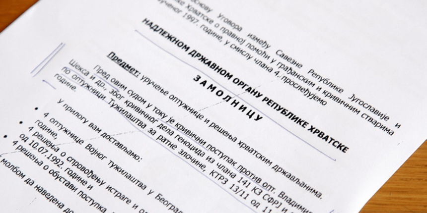 Zagreb, 210911.Potpredsjednik Sabora Vladimir Seks dao je danas izjavu o srbijanskim optuznicama za ratne zlocine iz 1991.Na slici: optuznica protiv Vladimira Seksa na cirilici.Foto: Davor Pongracic / CROPIX Zagreb, 210911.Potpredsjednik Sabora Vladimir Seks dao je danas izjavu o srbijanskim optuznicama za ratne zlocine iz 1991.Na slici: optuznica protiv Vladimira Seksa na cirilici.Foto: Davor Pongracic / CROPIX