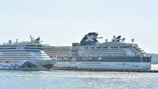 Tri megakruzera s preko 5 tisuća putnika uplovili u novu luku u Gaženici. Photo: Dino Stanin/PIXSELL Tri megakruzera s preko 5 tisuća putnika uplovili u novu luku u Gaženici. Photo: Dino Stanin/PIXSELL