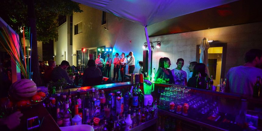 Klapa Contra oduševila u Teatro Baru i Zlatnom kutiću. Foto: Iva Perinčić Klapa Contra oduševila u Teatro Baru i Zlatnom kutiću. Foto: Iva Perinčić