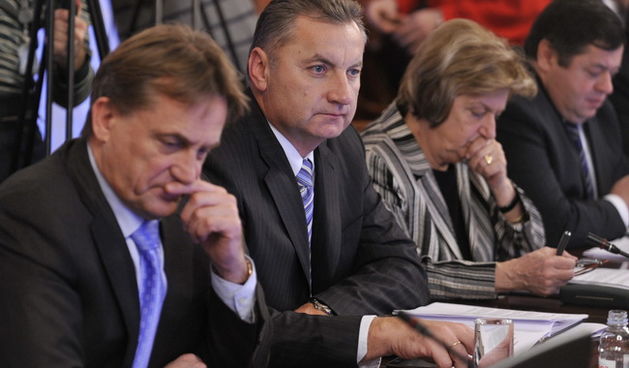 Zagreb, 101209.
Sjednica Vlade RH.
Na fotografiji: Bozidar Kalmeta, Djuro Popijac, Marina Matulovic Dropulic, Petar Cobankovic.
Foto: Vjekoslav Skledar / CROPIX