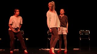 Kazalište KNAP i Umjetnička organizacija Kravice, predstava “Glumice&to”; foto Iva Perinčić Kazalište KNAP i Umjetnička organizacija Kravice, predstava “Glumice&to”; foto Iva Perinčić