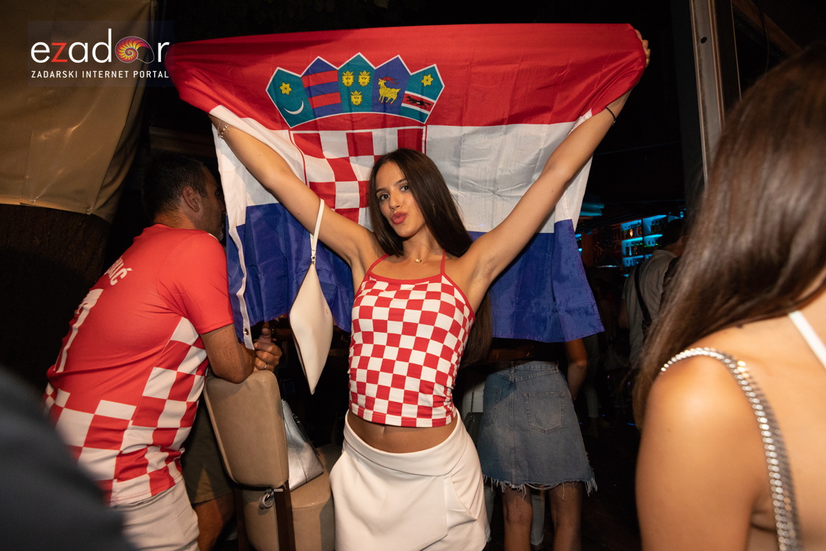 Čudesna noć: Velika fešta ulicama Zadra nakon plasmana Vatrenih u finale SP Čudesna noć: Velika fešta ulicama Zadra nakon plasmana Vatrenih u finale SP