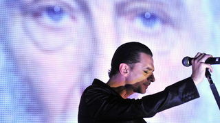 Zagreb, 140210.
Arena Zagreb, Laniste.
Koncert engleske rock skupine Depeche Mode.
Na slici: David Gahan.
Foto: Boris Kovacev / CROPIX