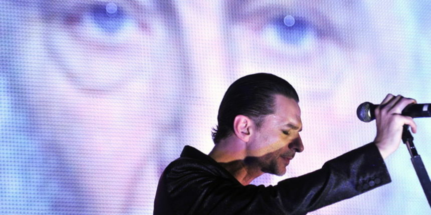 Zagreb, 140210.
Arena Zagreb, Laniste.
Koncert engleske rock skupine Depeche Mode.
Na slici: David Gahan.
Foto: Boris Kovacev / CROPIX