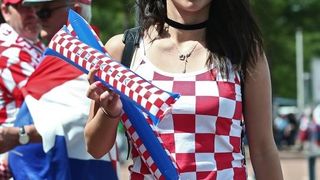 Hrvatski navijači okupirali Saint-Etienne pred utakmicu između Hrvatske i Češke. Photo: Sanjin Strukić/PIXSELL