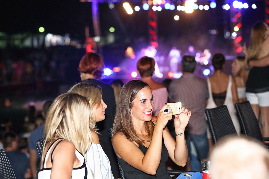 Čudesna Doris Dragović oduševila u Biogradu na Moru Čudesna Doris Dragović oduševila u Biogradu na Moru