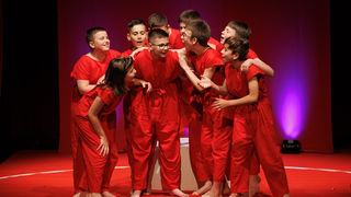 Igrajmo se: Zabranjeno mlađima od 15 strana A