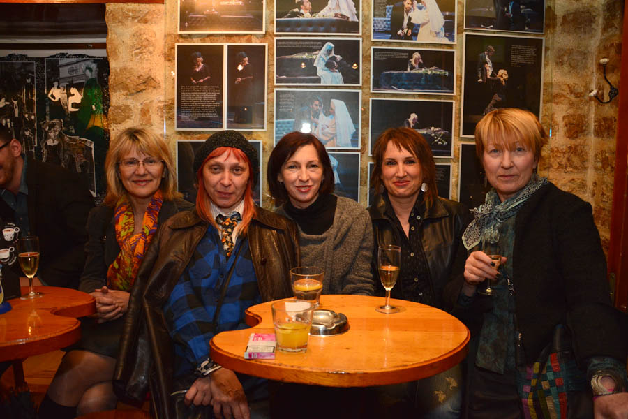 U caffe galeriji “Đina” otvorena izložba “Gospoda Glembajevi” U caffe galeriji “Đina” otvorena izložba “Gospoda Glembajevi”