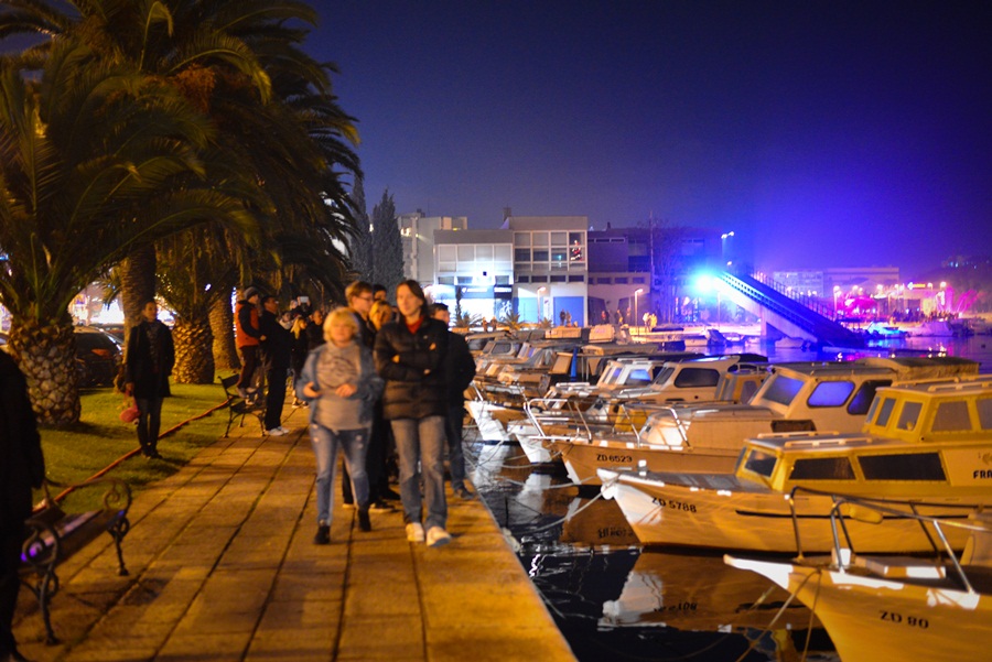 Zadrani oduševljeni hologramskim božićnim drvcem