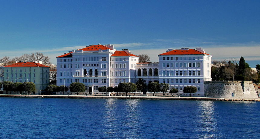 Đir do Sali sa snježnom pozadinom