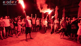 Svečani doček svjetskih prvaka Mihovila i Šime Fantele na Narodnom trgu Svečani doček svjetskih prvaka Mihovila i Šime Fantele na Narodnom trgu