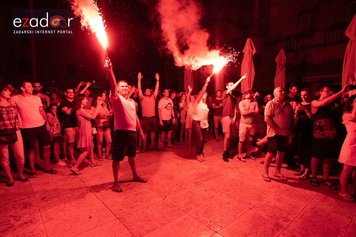 Svečani doček svjetskih prvaka Mihovila i Šime Fantele na Narodnom trgu Svečani doček svjetskih prvaka Mihovila i Šime Fantele na Narodnom trgu