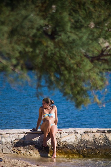Kupanje na plaži Kolovare 8. listopada (foto:Saša Čuka)