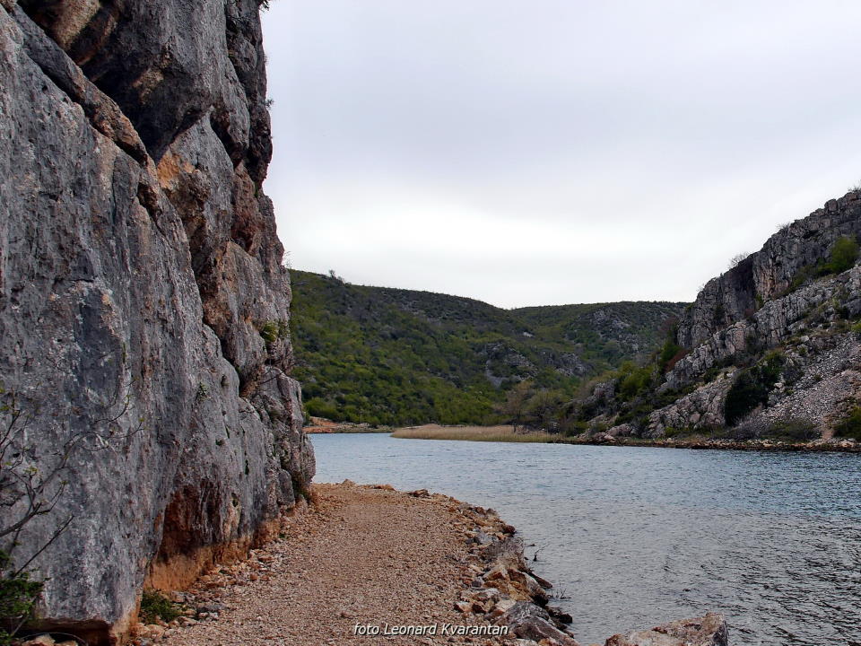 Pješačka staza Obrovac – Jankovića buk