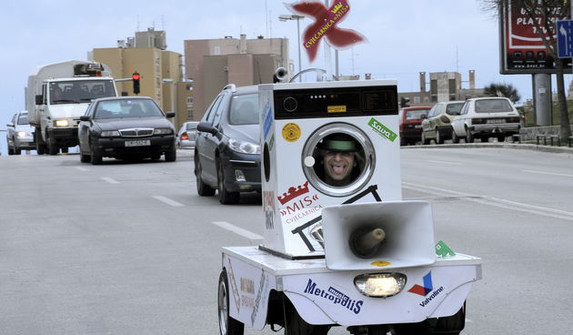Neobično vozilo (foto: P.Paunović CROPIX)
