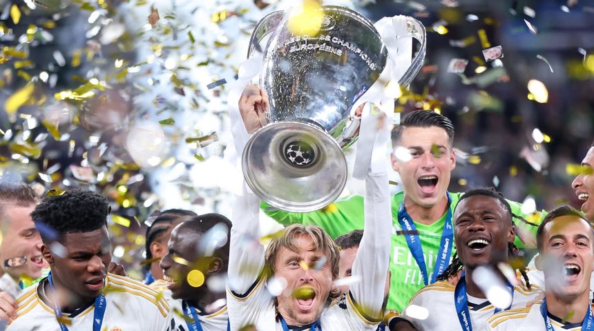 Luka Modrić najtrofejniji Realov igrač u povijesti, 6. put dignuo pokal Lige prvaka Luka Modrić najtrofejniji Realov igrač u povijesti, 6. put dignuo pokal Lige prvaka