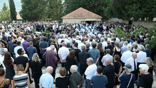Posljednji ispraćaj Olivera Dragojevića na groblju Sveti Roko u Veloj Luci Posljednji ispraćaj Olivera Dragojevića na groblju Sveti Roko u Veloj Luci