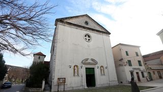 Skradin romantičan mediteranski grad na desnoj obali rijeke Krke Skradin romantičan mediteranski grad na desnoj obali rijeke Krke