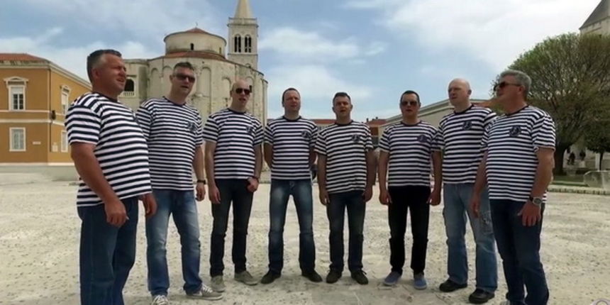 Klapa “Sveti Juraj” ima novi spot za pjesmu “U nedilju Ane – Mali motorin” Klapa “Sveti Juraj” ima novi spot za pjesmu “U nedilju Ane – Mali motorin”