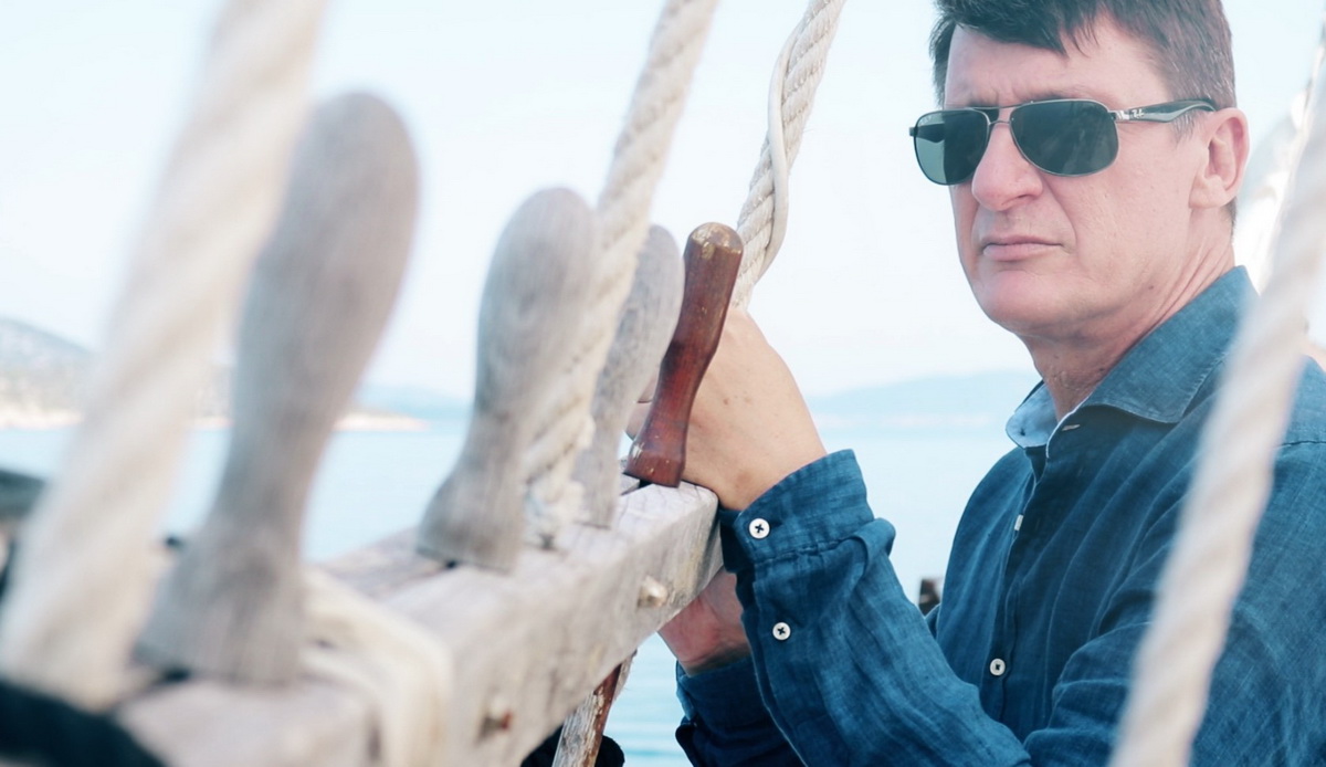 Kod otoka Prvića snimljen spot za pjesmu “Plovim” Tomislava Bralića i klape Intrade!