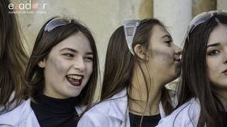 Paški zimski karneval 2018: Karnevalska povorka prošla ulicama grada do Pijace