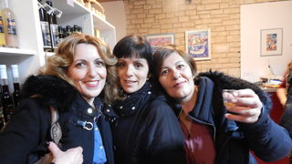 Slikarica Matea Bugarija u Bibinjama predstavila izložbu “Enigma” Slikarica Matea Bugarija u Bibinjama predstavila izložbu “Enigma”