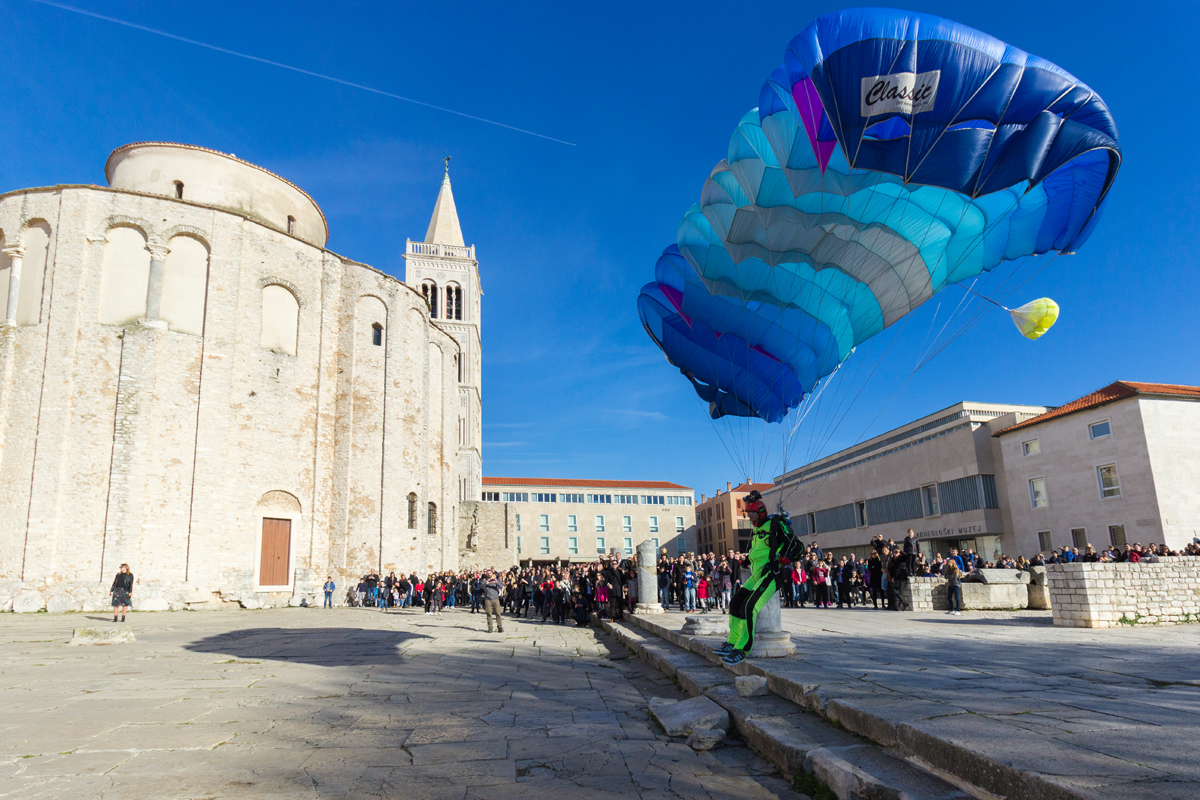 Badnjak 2016: Blagdanski đir po gradu 24. prosinca Badnjak 2016: Blagdanski đir po gradu 24. prosinca