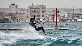 Kiteri i surferi uživali u jakom jugu