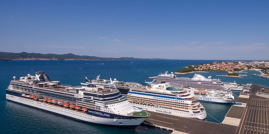 Tri megakruzera uplovila u Gaženicu. Foto: Ivan Vukša