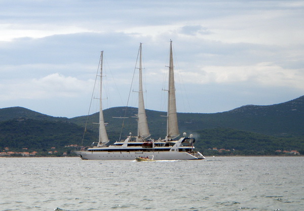 Jedrenjak Le Ponant islplovljava iz Zadra Jedrenjak Le Ponant islplovljava iz Zadra