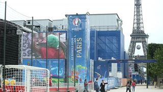 EURO 2016: Fan zona pored Eiffelovog tornja. Photo: Sanjin Strukić/PIXSELL EURO 2016: Fan zona pored Eiffelovog tornja. Photo: Sanjin Strukić/PIXSELL
