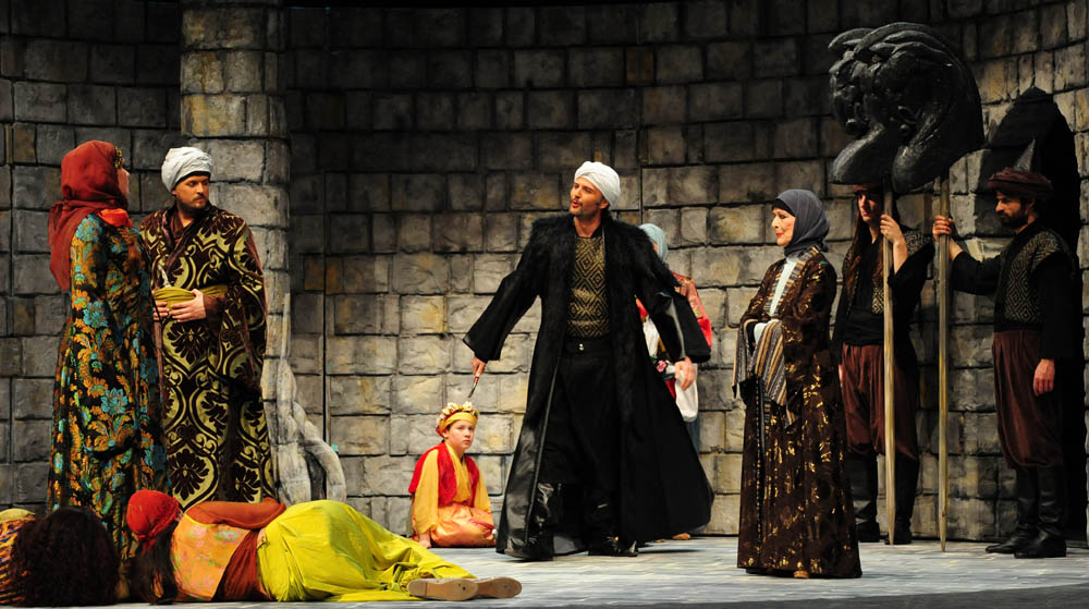 Zadar, 23.02.2012. snimio: Nenad Marčev
Gradsko kazalište Marina Držića Dubrovnik
Milan Ogrizović
HASANAGINICA
redatelj: Ivan Leo Lemo
Igraju: Jasna Jukić, Vladimir Posavec, Slavko Juraga, Milka Podrug Kokotović, Izmira Brautović, Lana Helena Hul Zadar, 23.02.2012. snimio: Nenad Marčev
Gradsko kazalište Marina Držića Dubrovnik
Milan Ogrizović
HASANAGINICA
redatelj: Ivan Leo Lemo
Igraju: Jasna Jukić, Vladimir Posavec, Slavko Juraga, Milka Podrug Kokotović, Izmira Brautović, Lana Helena Hul