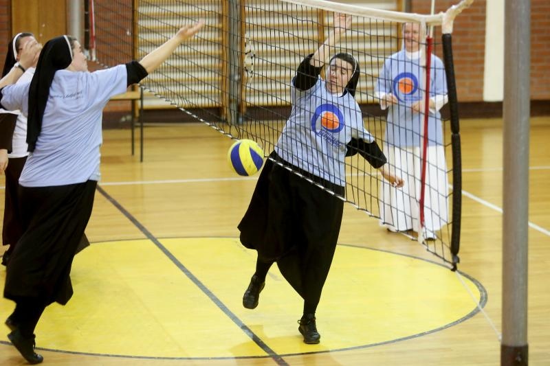 Zagreb: Sportske igre redovnica u OŠ Mato Lovrak. Photo: Goran Jakus/PIXSELL