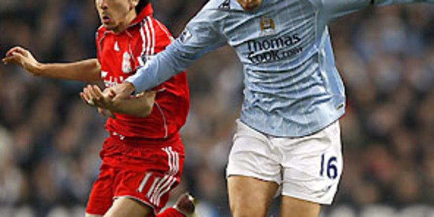 Ćorluka vs Benayoun (Foto:pa@bbc/sport) Ćorluka vs Benayoun (Foto:pa@bbc/sport)